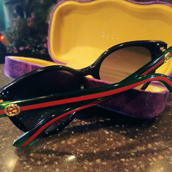 Like New Gucci sunglasses with case - Picture 1 of 10